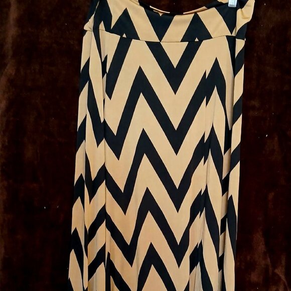 Chevron patterned maxi skirt - Picture 1 of 4
